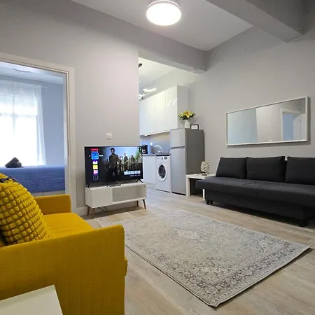 Kyana Luxury Kva דירה