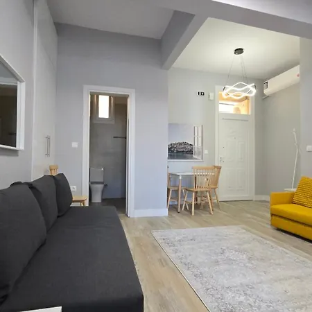 Kyana Luxury Kva