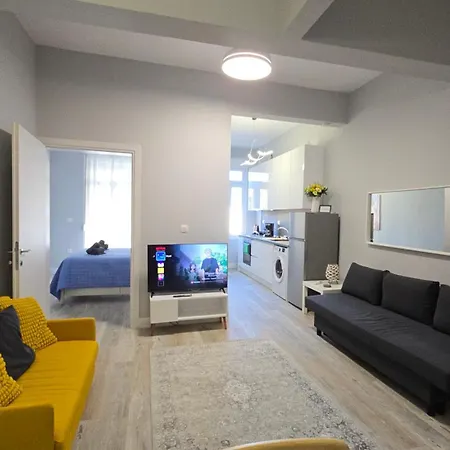 Kyana Luxury Kva *
